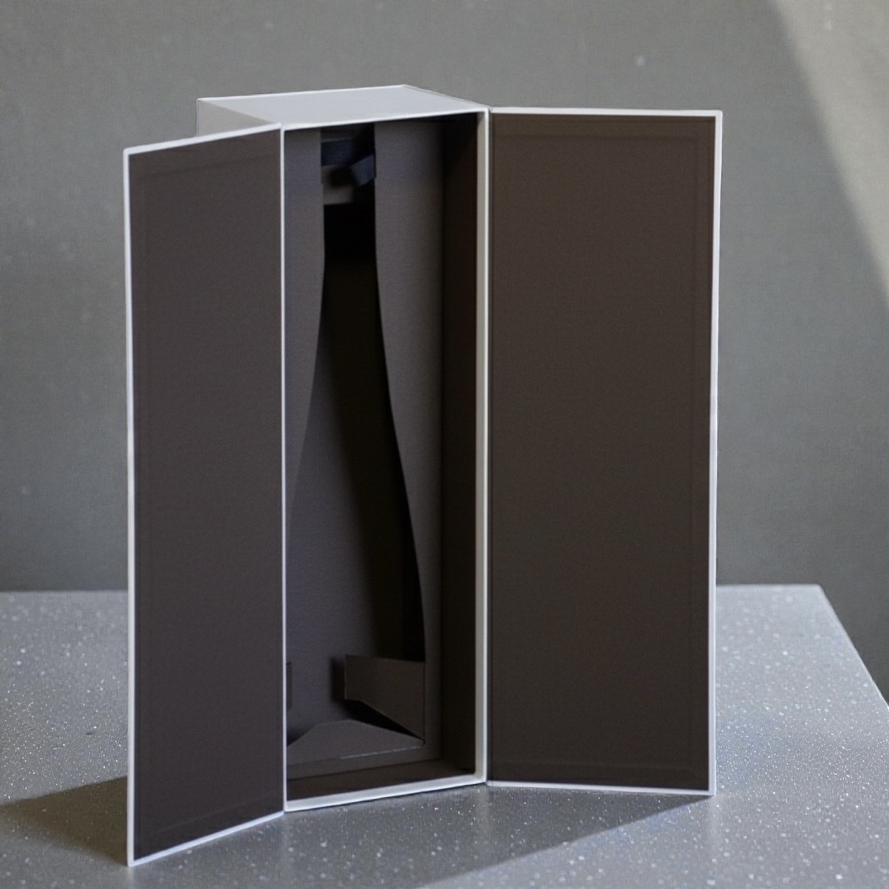 佐賀ダンボール商会 BOXTAILOR｜観音開きの高級貼り箱とボトル用中仕切り｜日本酒・ウイスキー・ワイン向けギフトパッケージ