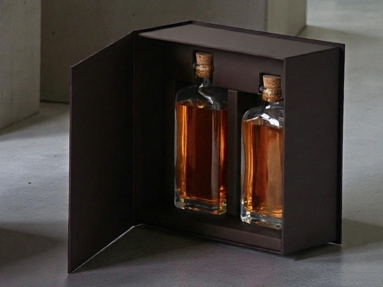 佐賀ダンボール商会 BOXTAILOR｜観音開きの高級貼り箱・二本入り日本酒・ウイスキーギフトパッケージ