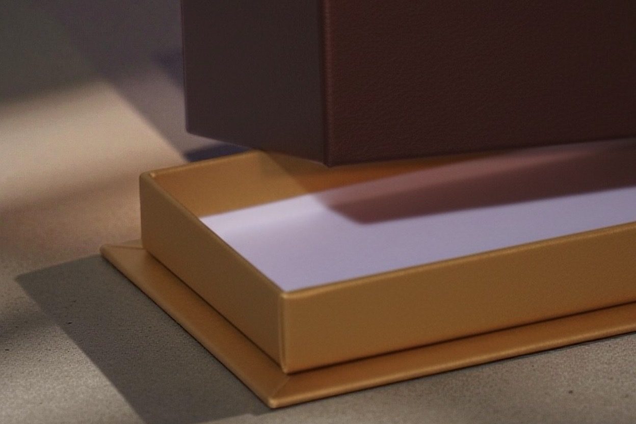 佐賀ダンボール商会 BOXTAILOR｜ベージュとゴールドのインロー式高級貼り箱｜洋菓子・焼き菓子・アクセサリー向けギフトパッケージ